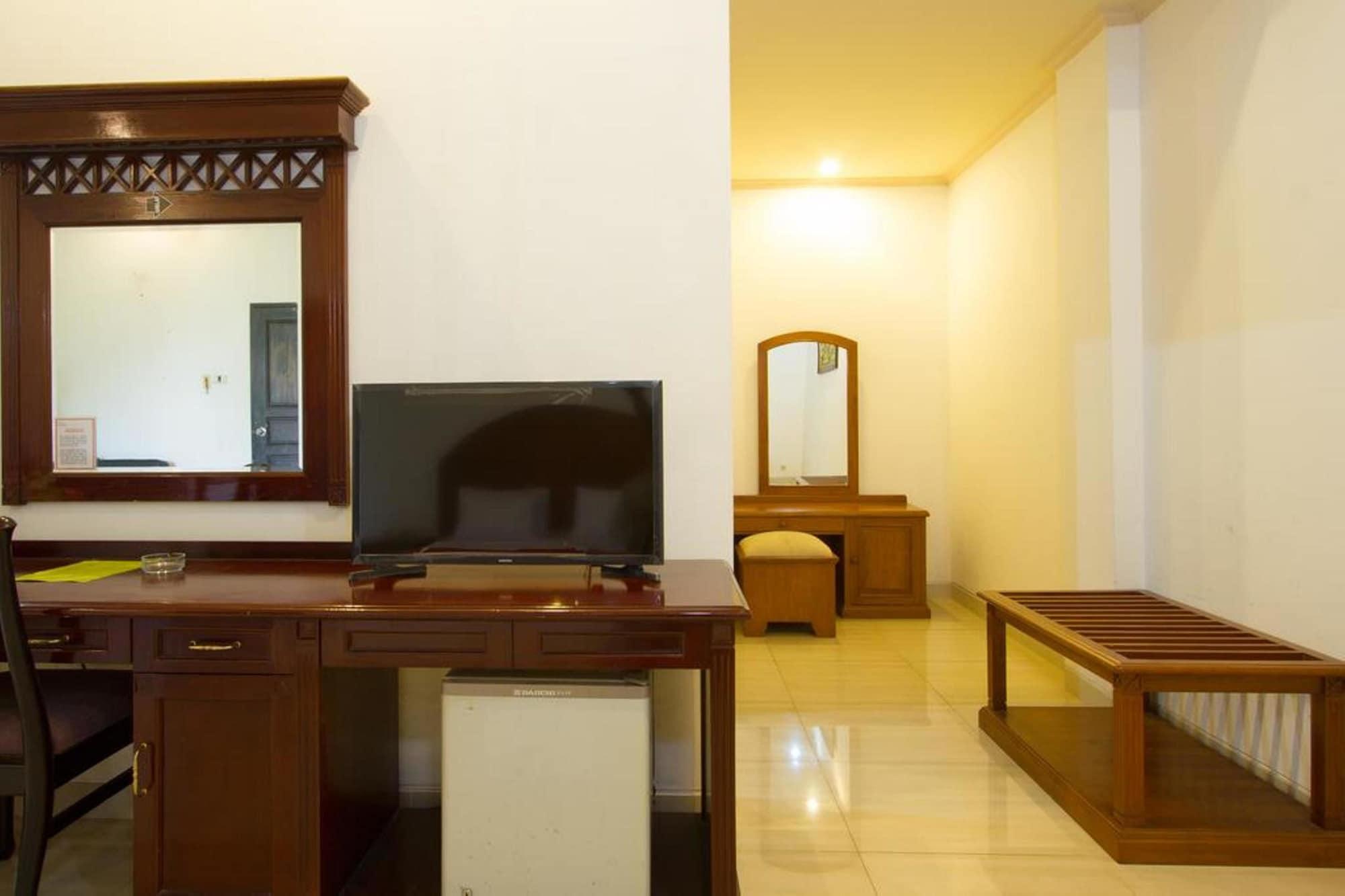 Hotel Oranjje Денпасар Екстериор снимка
