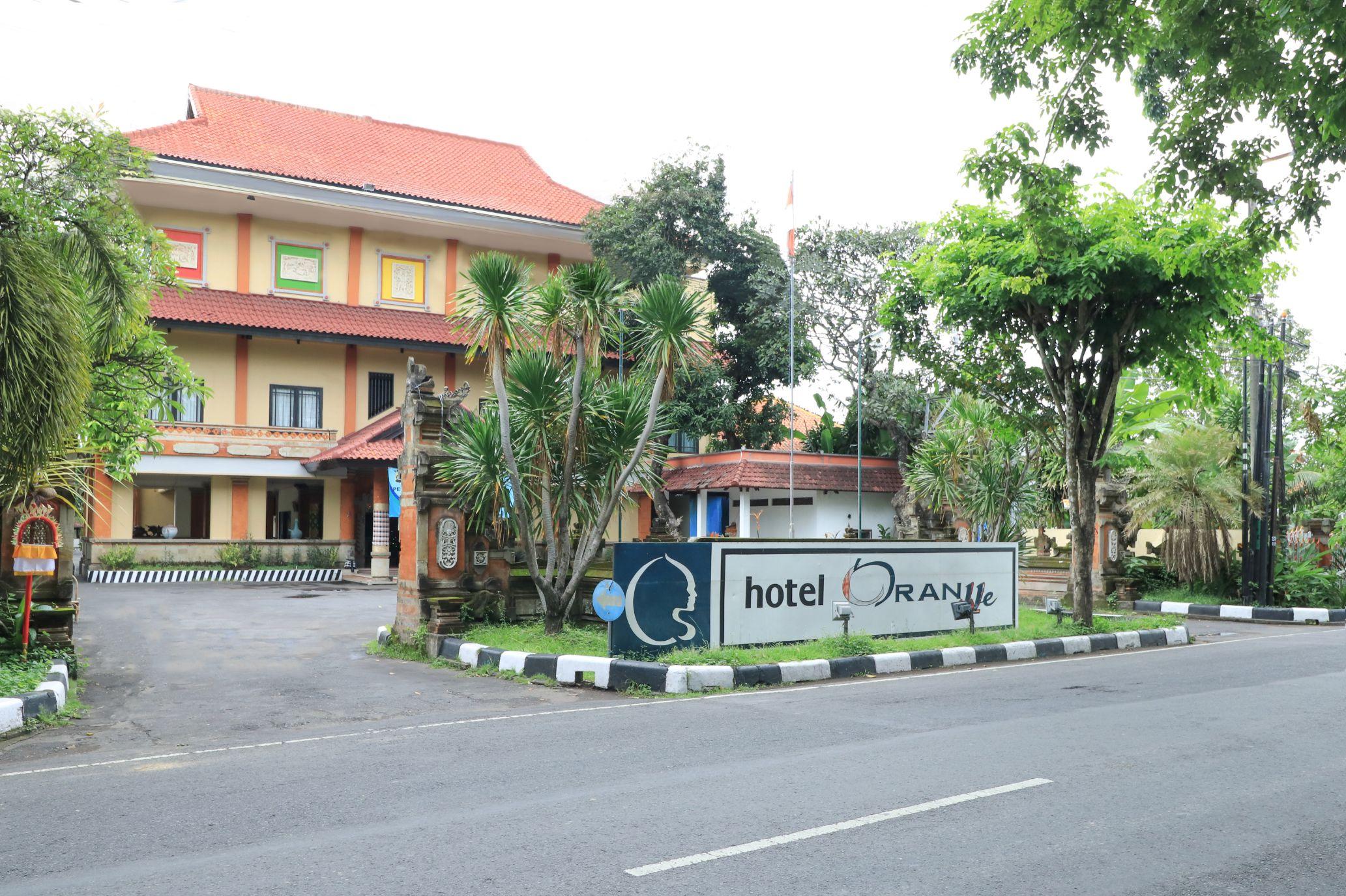 Hotel Oranjje Денпасар Екстериор снимка
