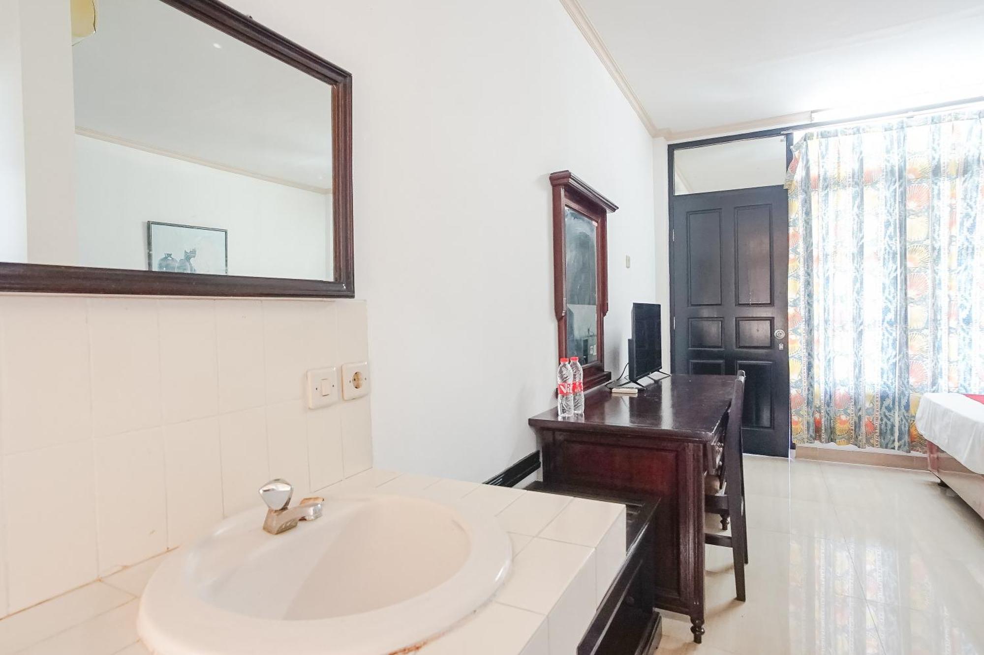 Hotel Oranjje Денпасар Екстериор снимка