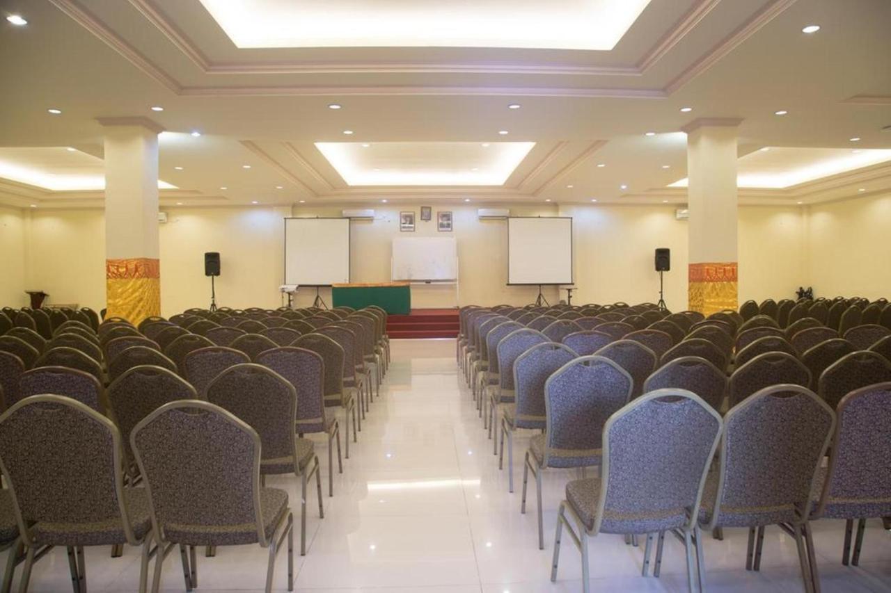 Hotel Oranjje Денпасар Екстериор снимка